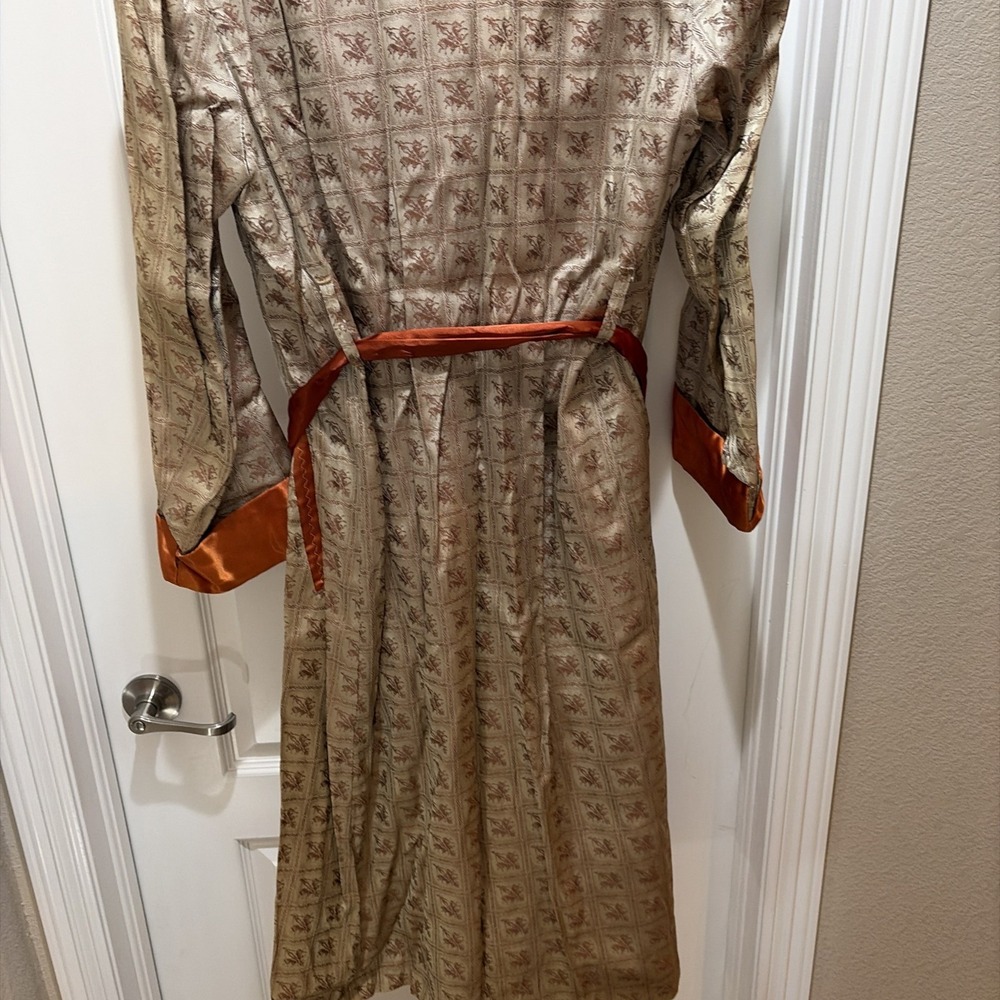 Vtg  1950's Asian Beautiful Satin‎ / Silk Kimono Robe SZ Small 48" Long x 20" W - Picture 9 of 10